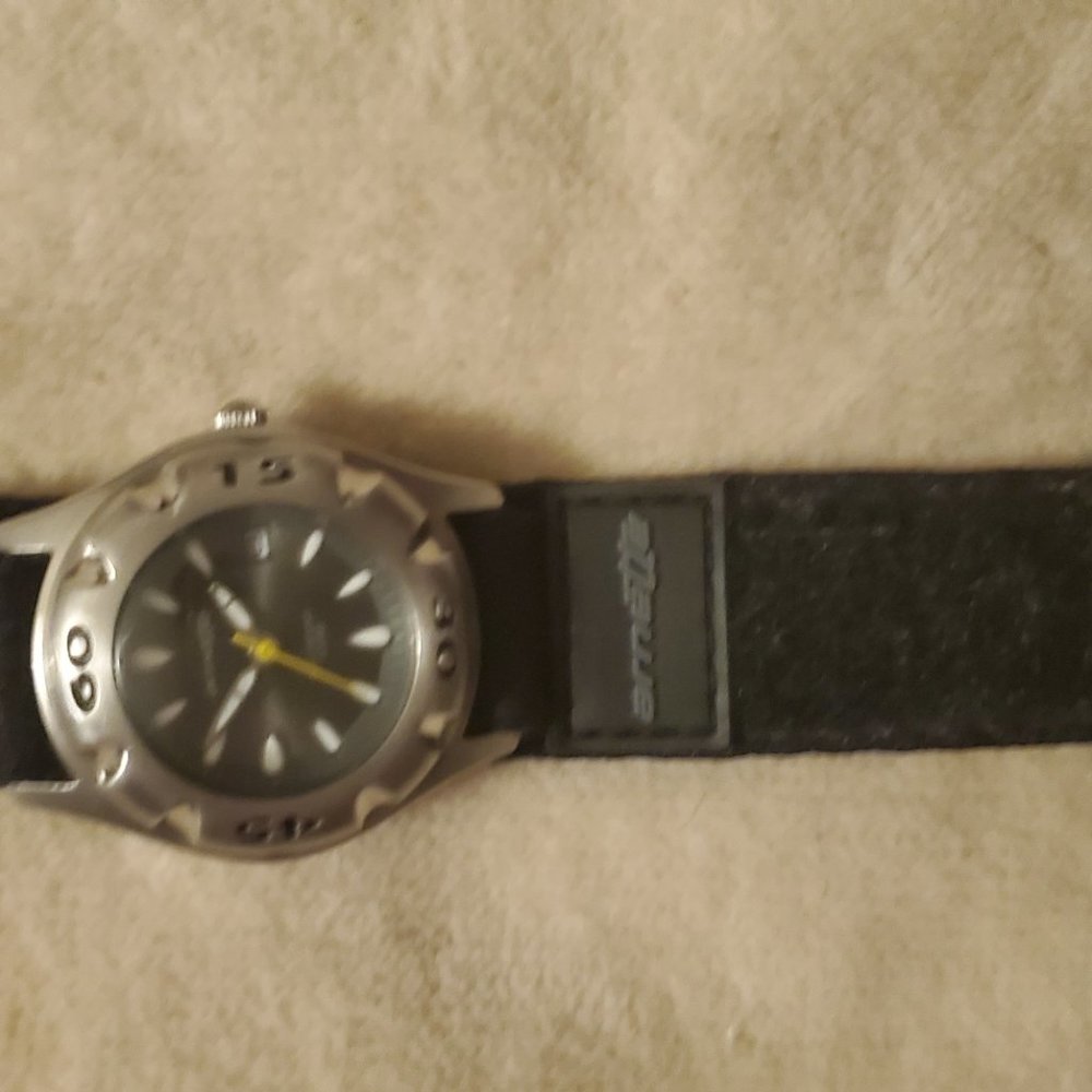 ARNETTE VELCO STRAP WATCH - Picture 4 of 4
